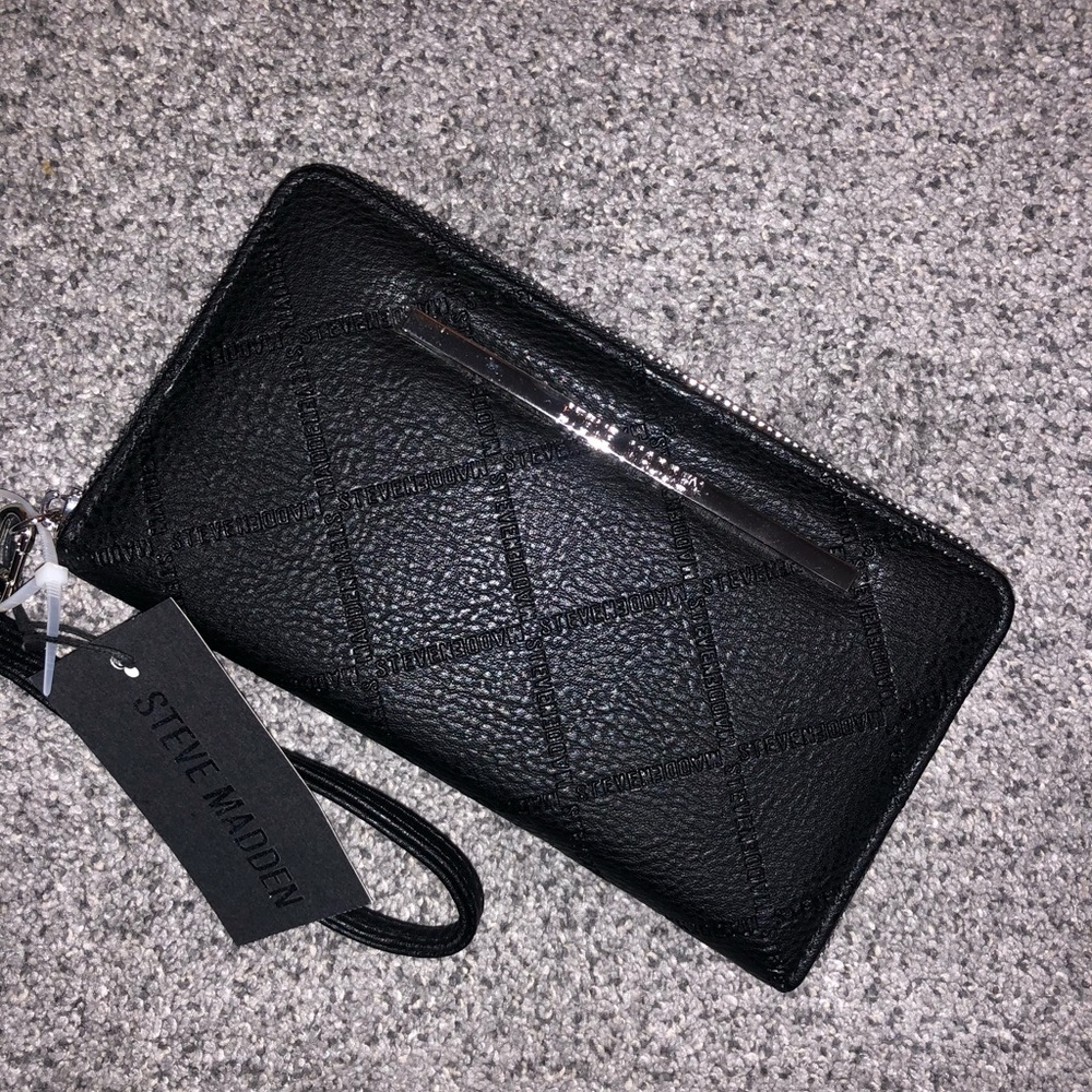 Steve Madden wristlet
